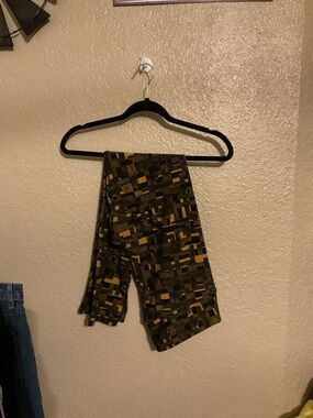 Lularoe Leggings Women’s Size TC Tall & Curvy Fits Sizes 12-18 Mustard and Black
